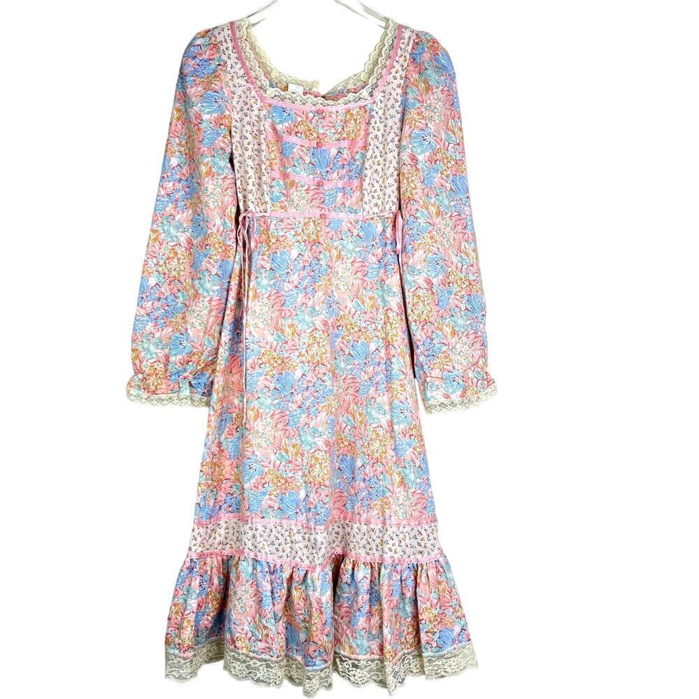 Vintage 70s Cottagecore Prairie Dress Gown Floral Lace Ruffles Long Sleeve